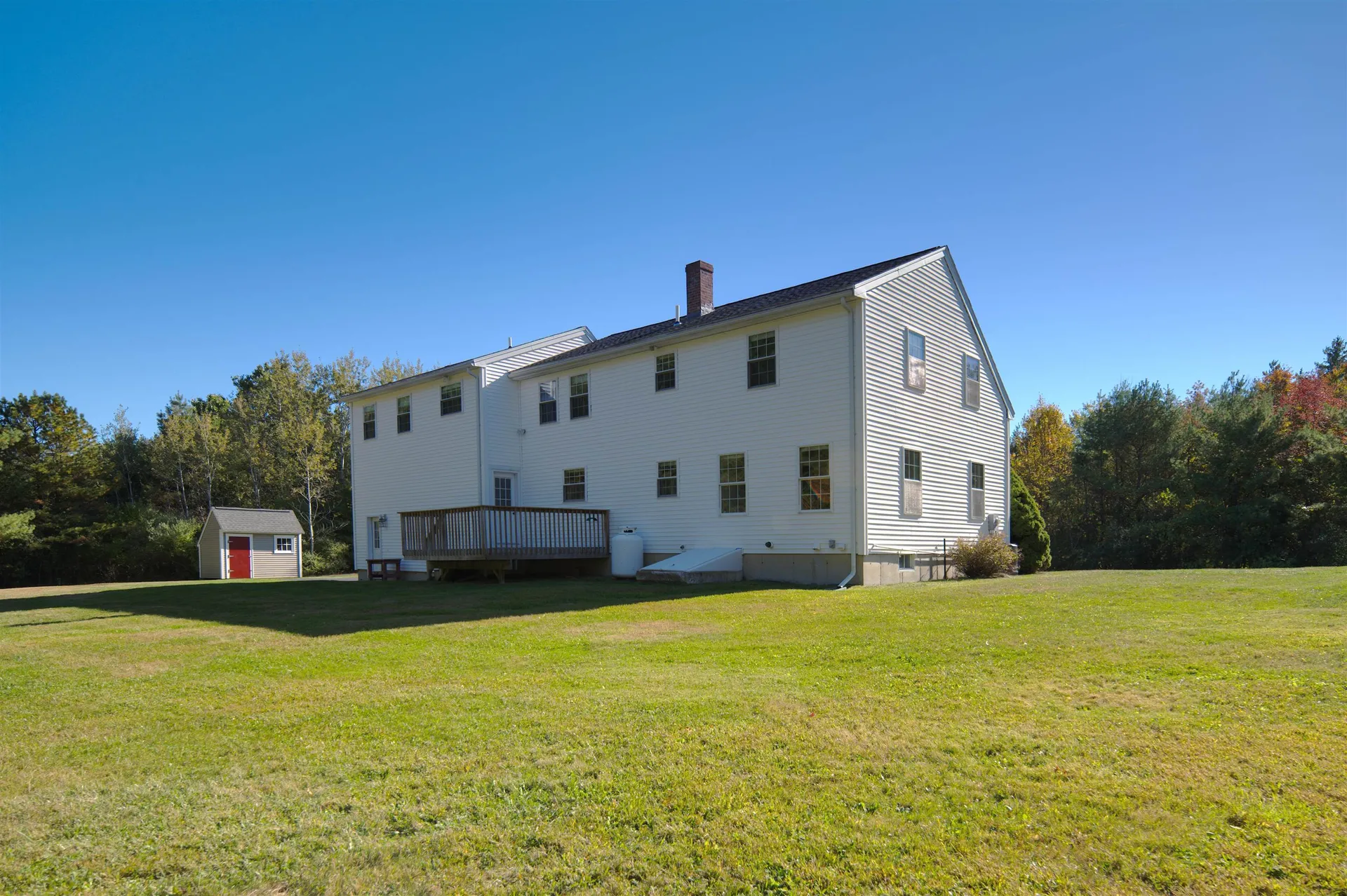 18 Shannon Way Brentwood NH 03833