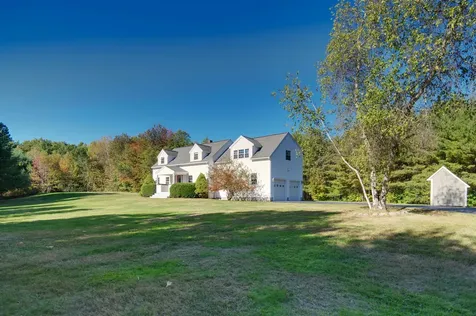 18 Shannon Way Brentwood NH 03833