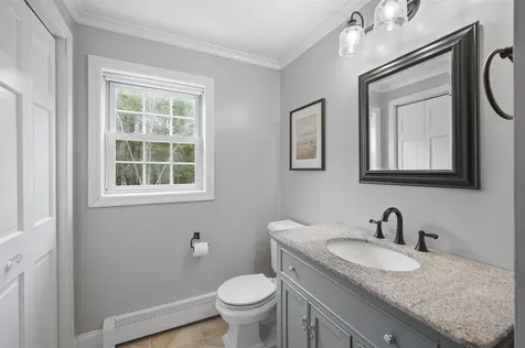 18 Shannon Way Brentwood NH 03833