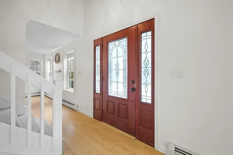 18 Shannon Way Brentwood NH 03833