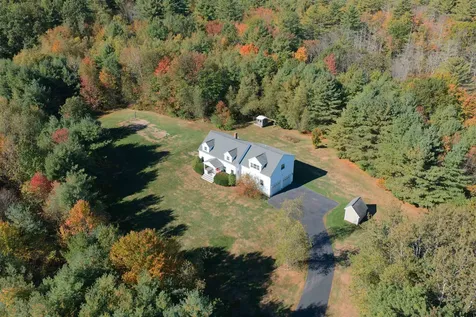 18 Shannon Way Brentwood NH 03833