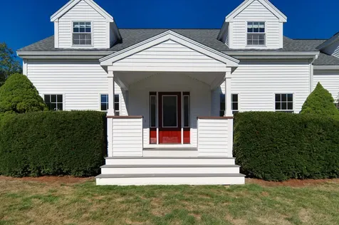 18 Shannon Way Brentwood NH 03833