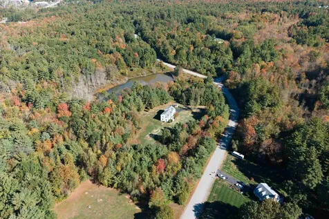 18 Shannon Way Brentwood NH 03833