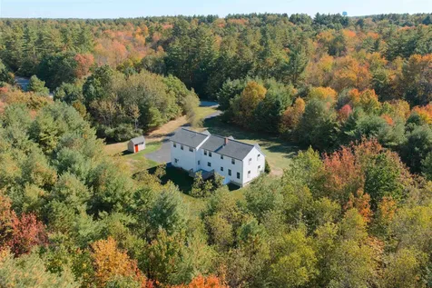 18 Shannon Way Brentwood NH 03833