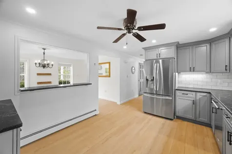 18 Shannon Way Brentwood NH 03833