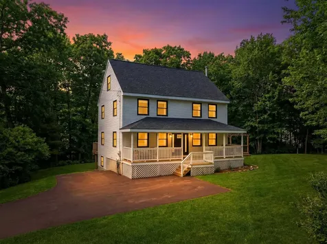 162 Lakeside Oaks Drive Barrington NH 03825