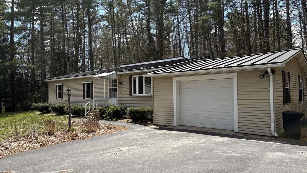 15 Edgewood Drive Hopkinton NH 03229