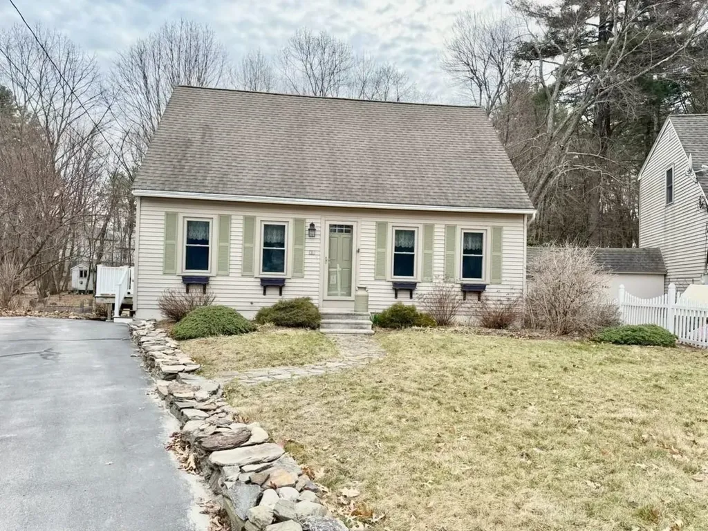 11 Linden Street Hudson NH 03051