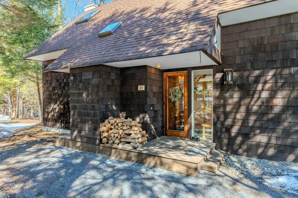 39 Pond View Road Winhall VT 05340