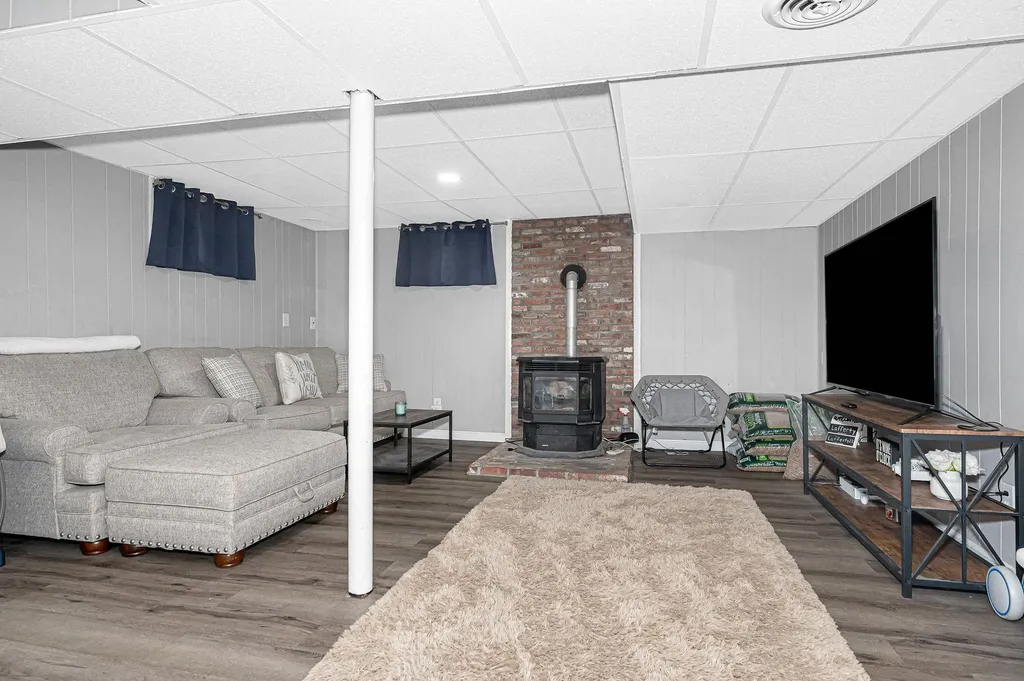 4 Kittery Drive Nashua NH 03062