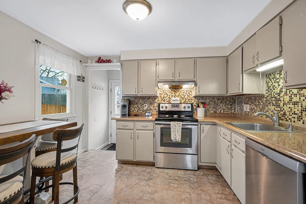 4 Kittery Drive Nashua NH 03062