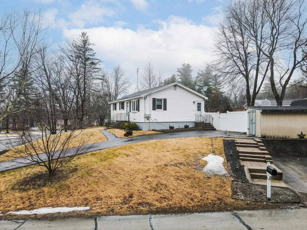 4 Kittery Drive Nashua NH 03062