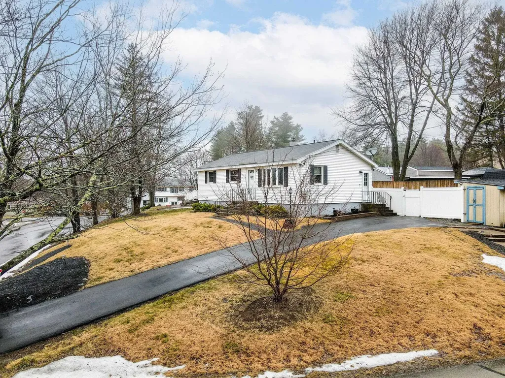 4 Kittery Drive Nashua NH 03062