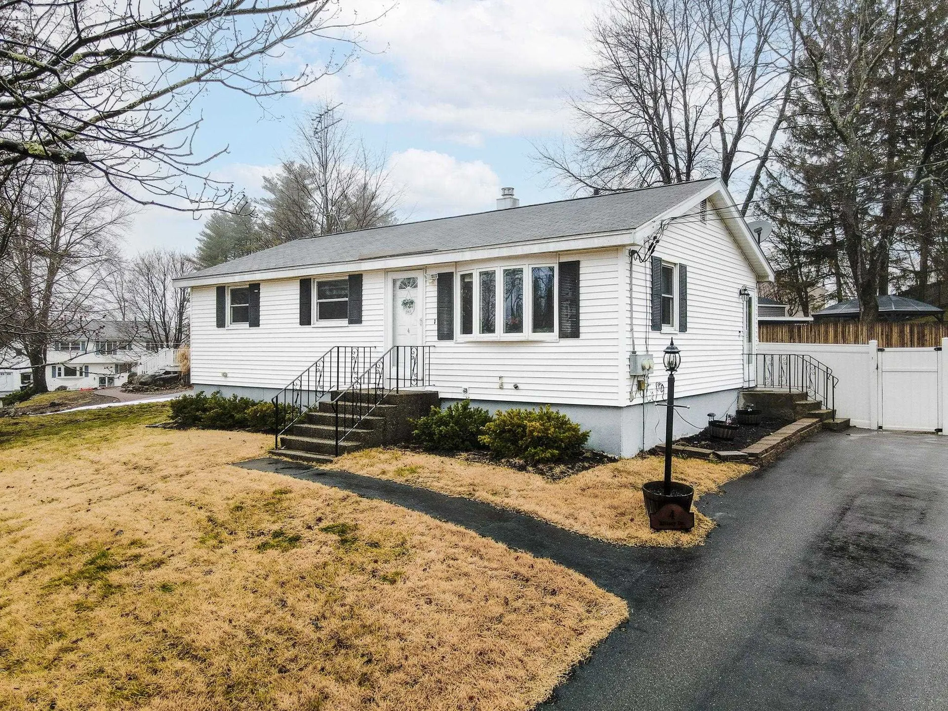 4 Kittery Drive Nashua NH 03062