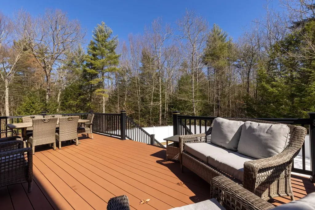 110 Tuck Drive Fremont NH 03044