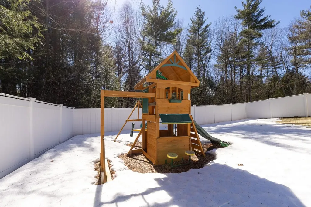 110 Tuck Drive Fremont NH 03044