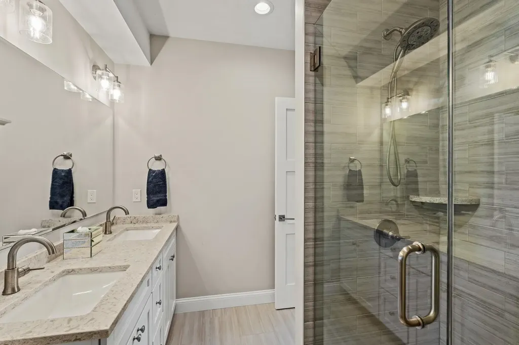 39 Kibrel Court Sandown NH 03873
