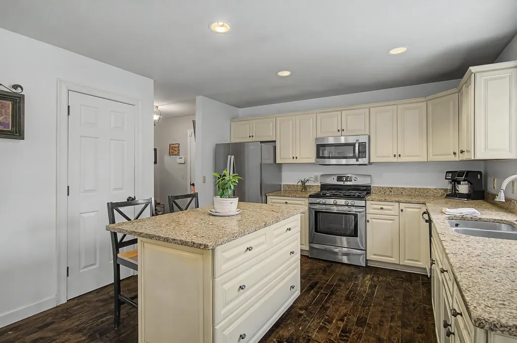 1 Cedar Court Essex VT 05452