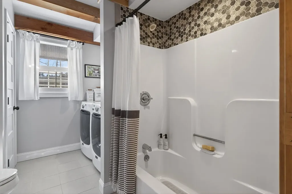 71 Odell Road Sandown NH 03873