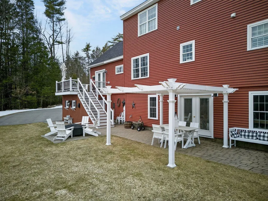 71 Odell Road Sandown NH 03873