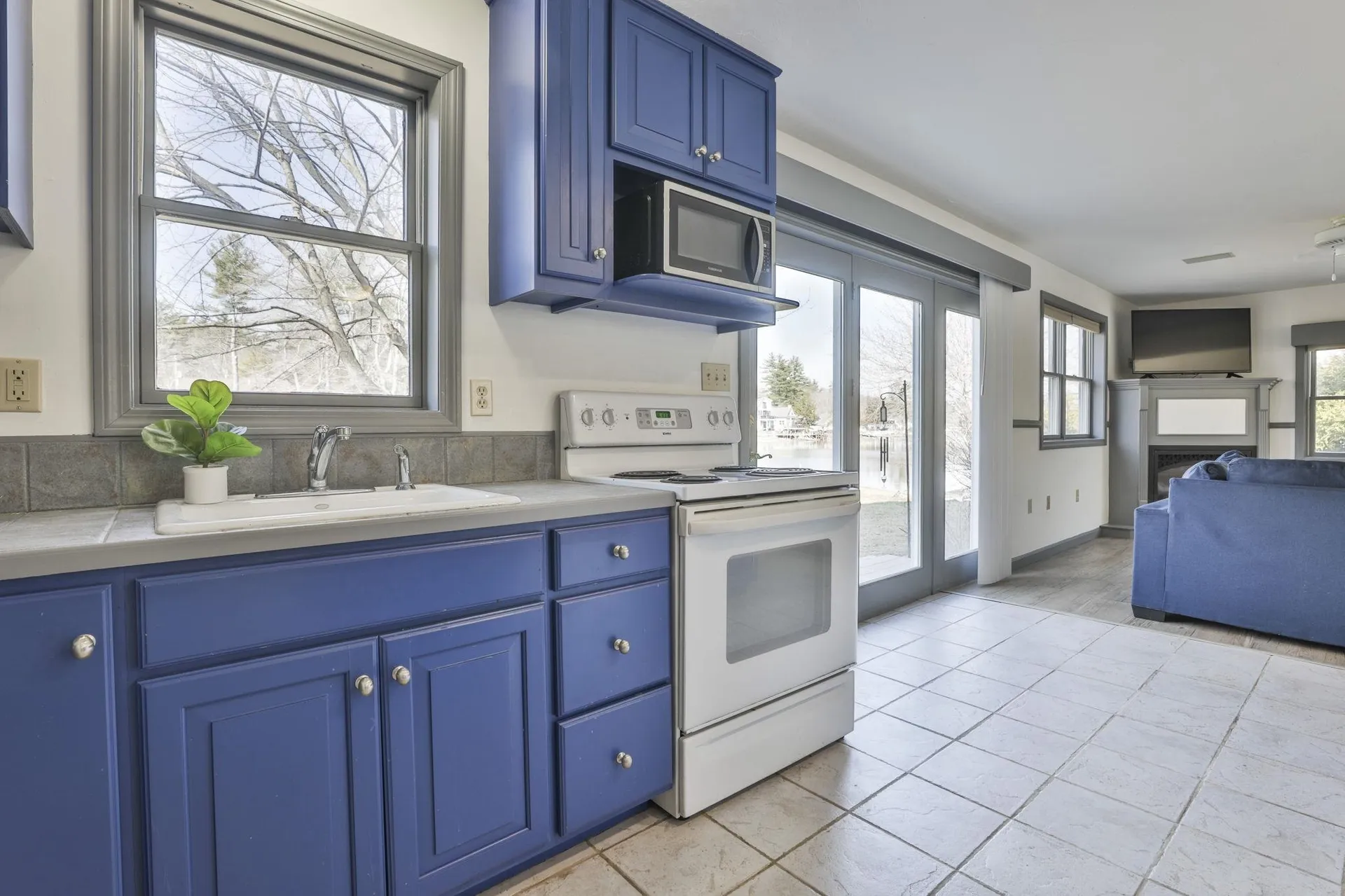 105 Conleys Grove Road Derry NH 03038