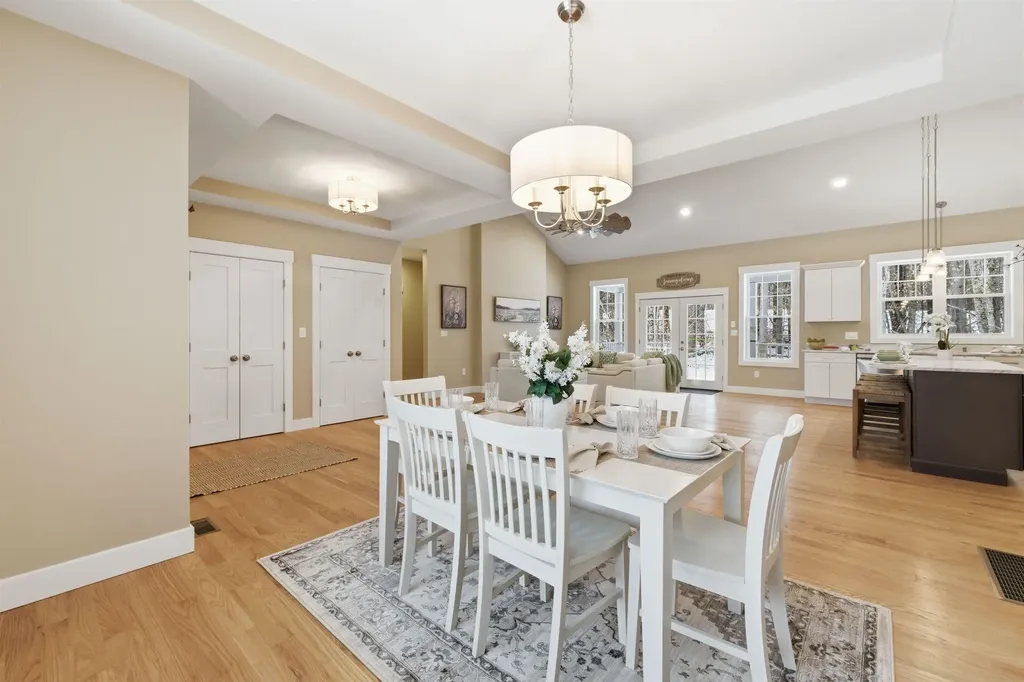 69 Lady Walsingham Way Laconia NH 03246