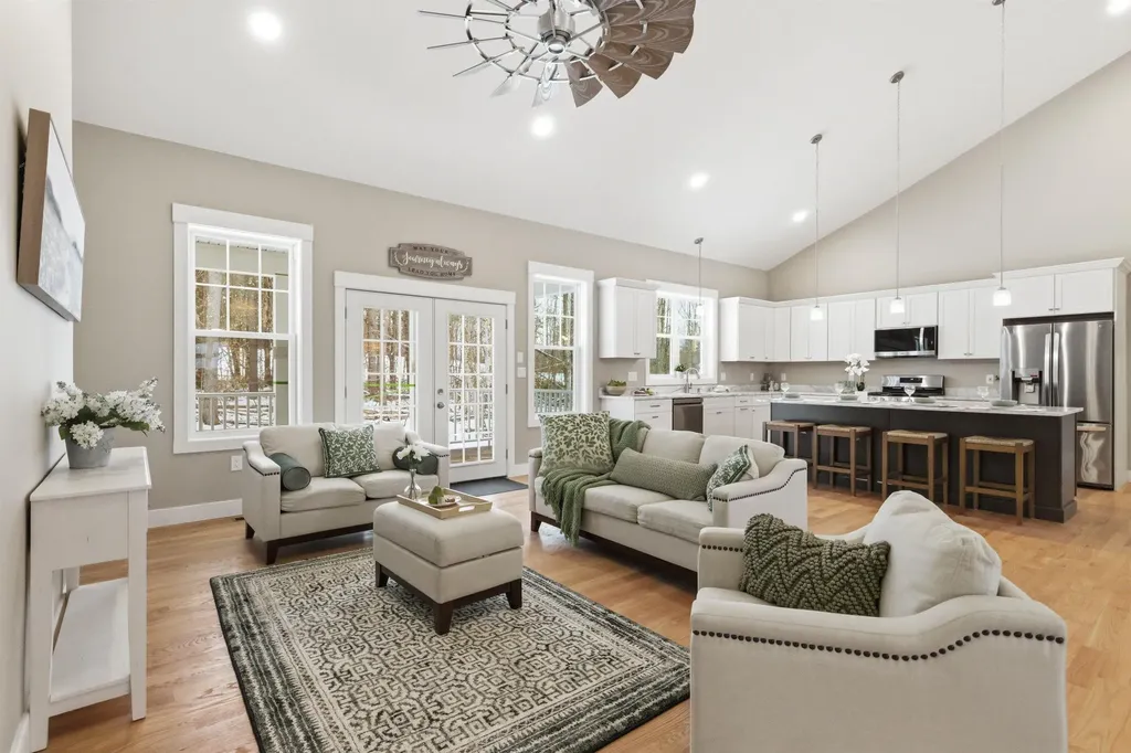 69 Lady Walsingham Way Laconia NH 03246