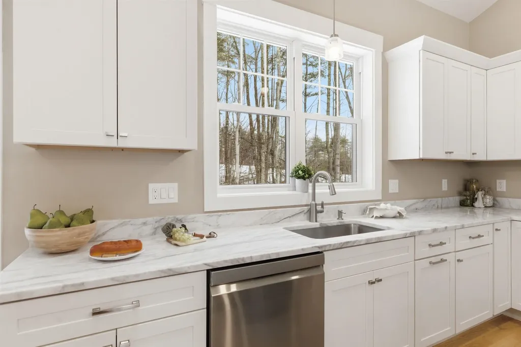 69 Lady Walsingham Way Laconia NH 03246