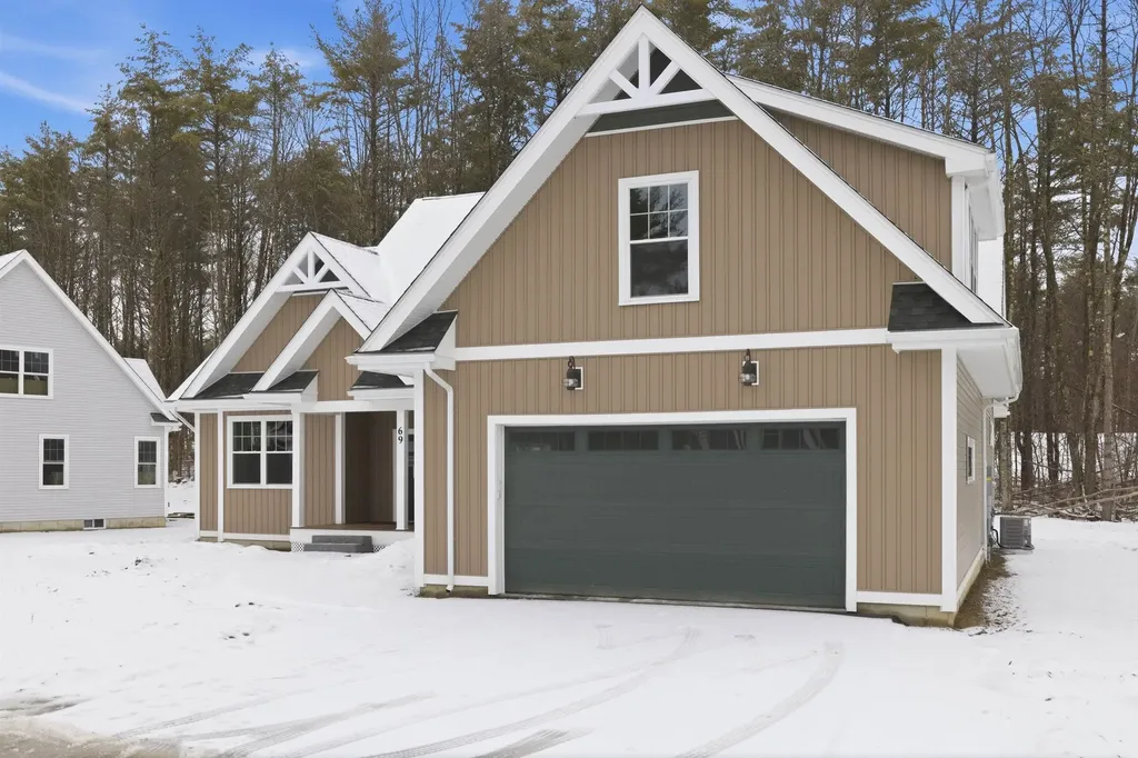 69 Lady Walsingham Way Laconia NH 03246
