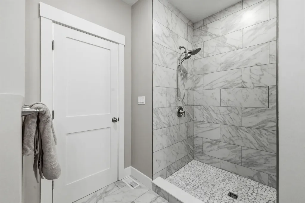 69 Lady Walsingham Way Laconia NH 03246