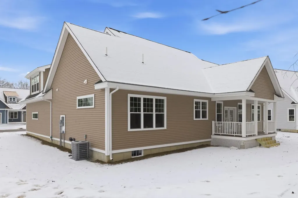 69 Lady Walsingham Way Laconia NH 03246