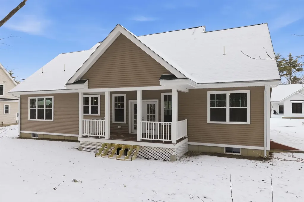 69 Lady Walsingham Way Laconia NH 03246