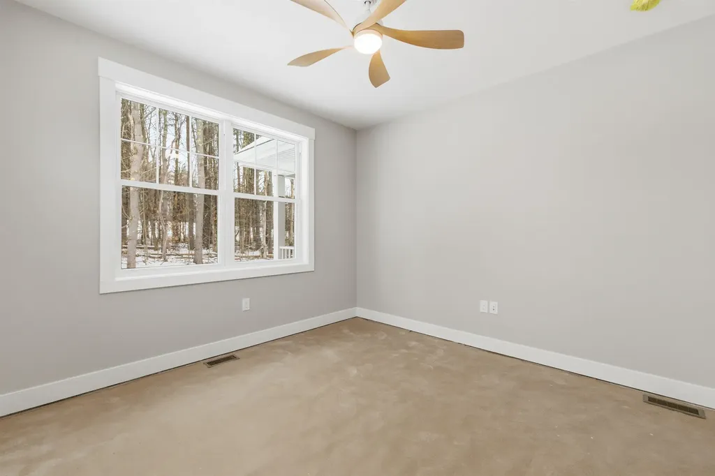 69 Lady Walsingham Way Laconia NH 03246