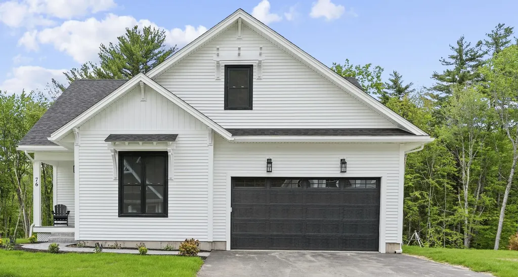 76 Lady Walsingham Way Laconia NH 03246