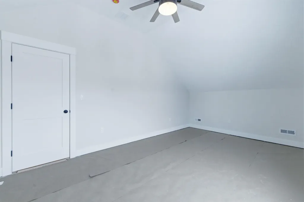 76 Lady Walsingham Way Laconia NH 03246