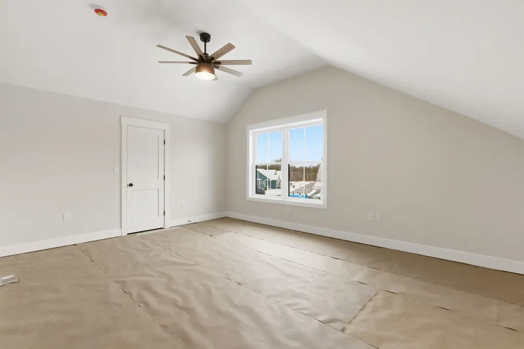76 Lady Walsingham Way Laconia NH 03246