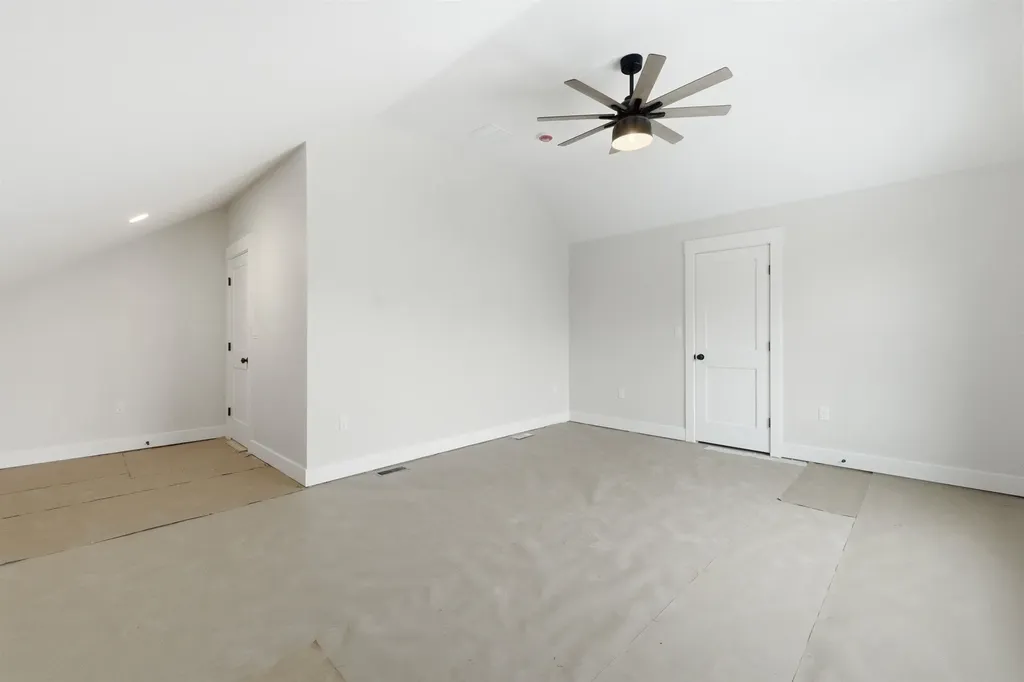 76 Lady Walsingham Way Laconia NH 03246