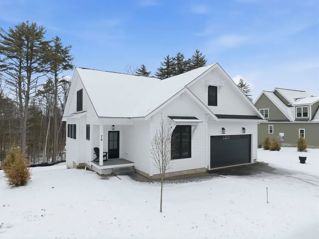 76 Lady Walsingham Way Laconia NH 03246