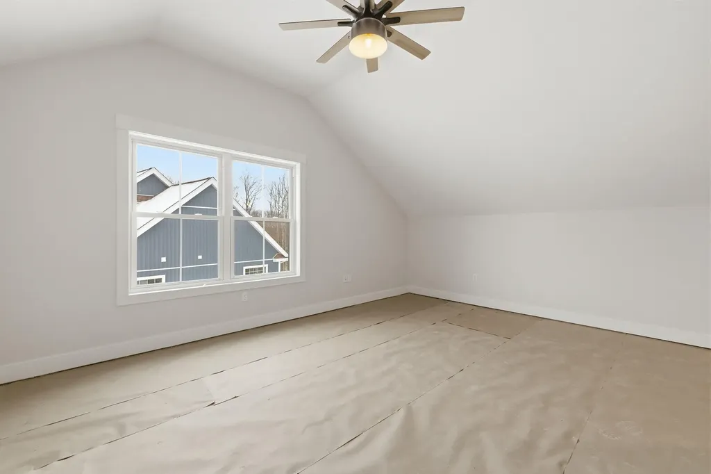 76 Lady Walsingham Way Laconia NH 03246