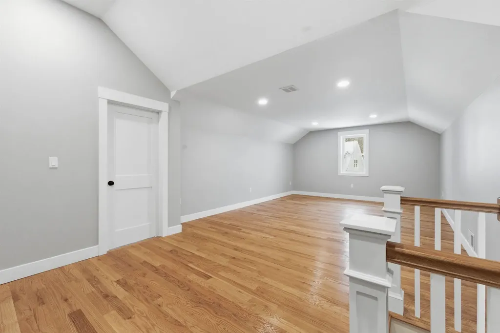 76 Lady Walsingham Way Laconia NH 03246