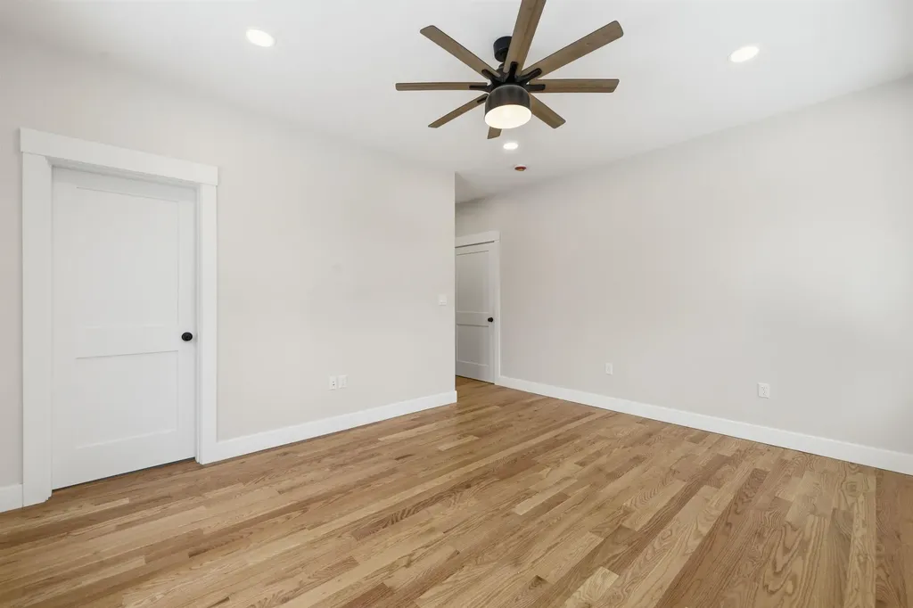 76 Lady Walsingham Way Laconia NH 03246