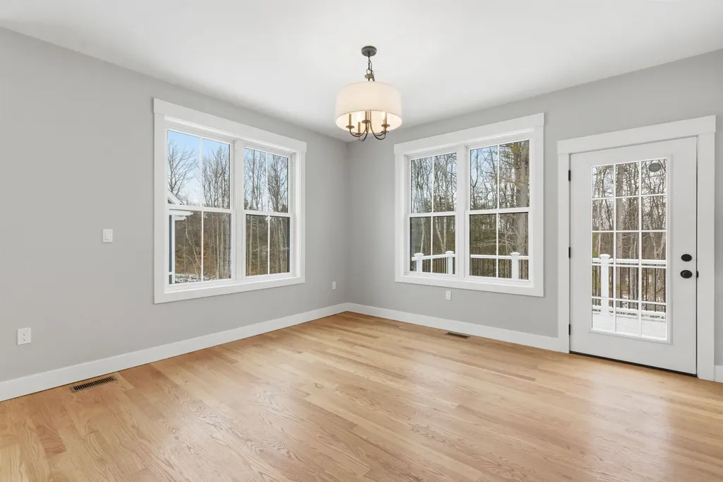 76 Lady Walsingham Way Laconia NH 03246