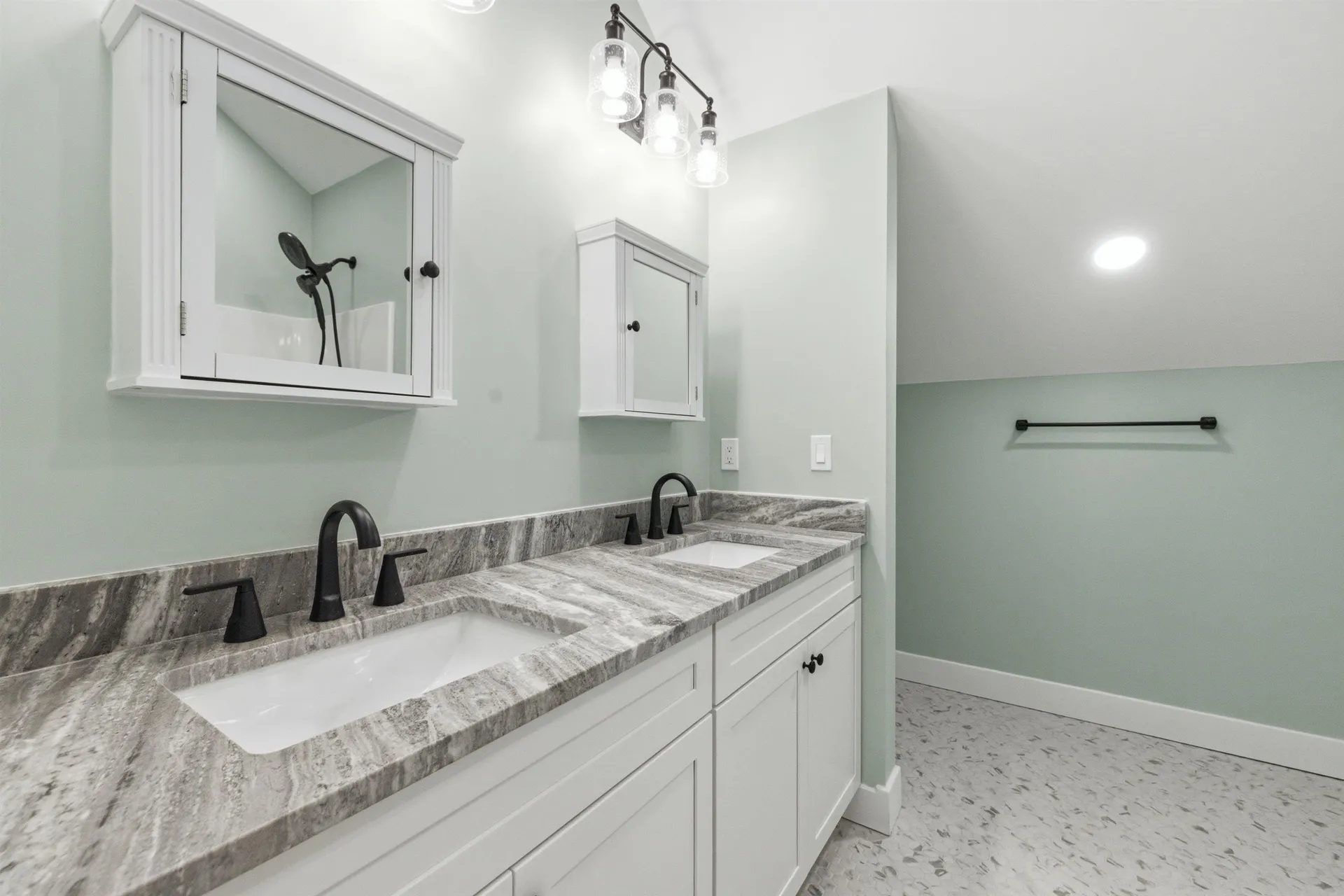76 Lady Walsingham Way Laconia NH 03246
