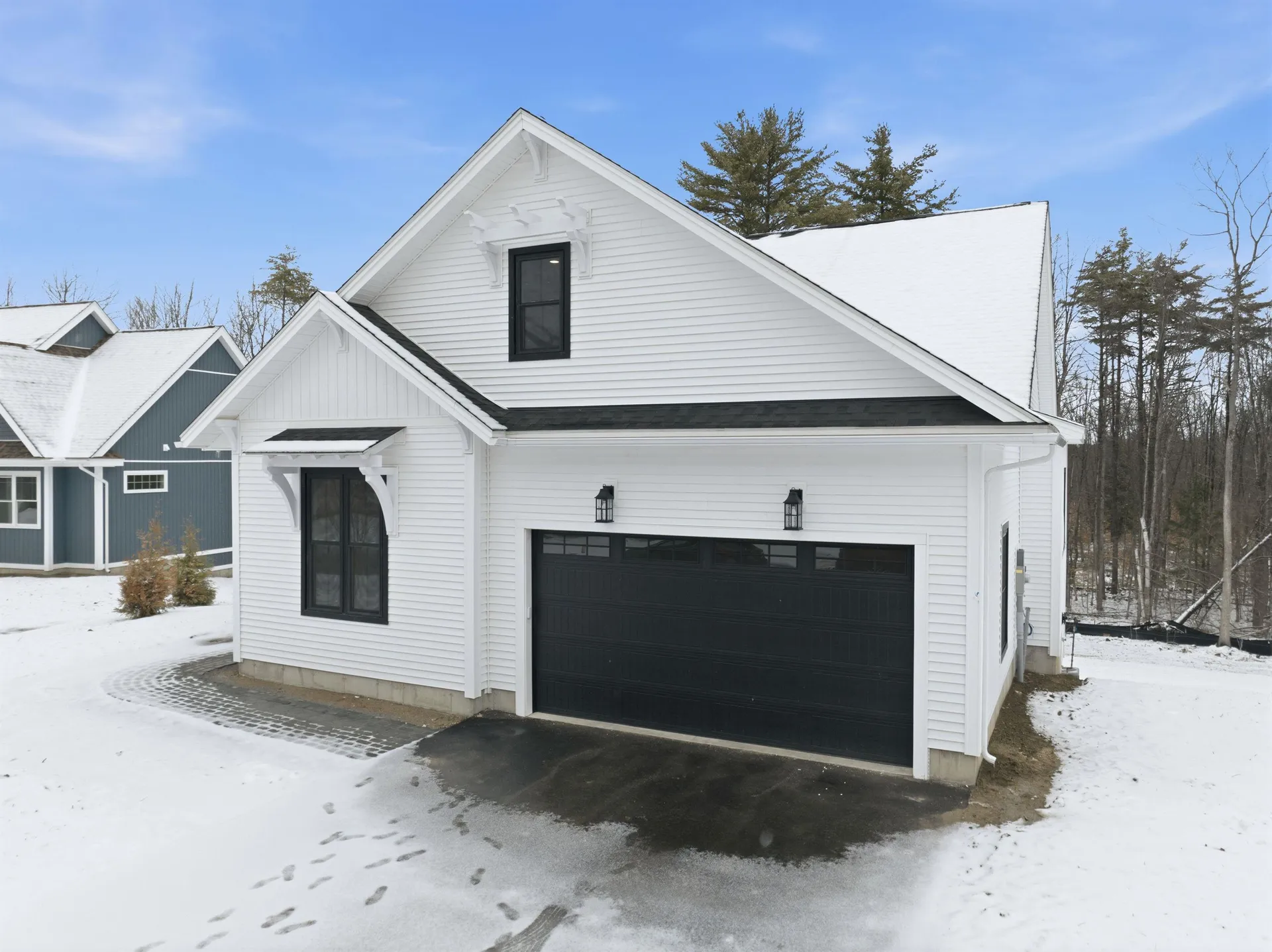 76 Lady Walsingham Way Laconia NH 03246