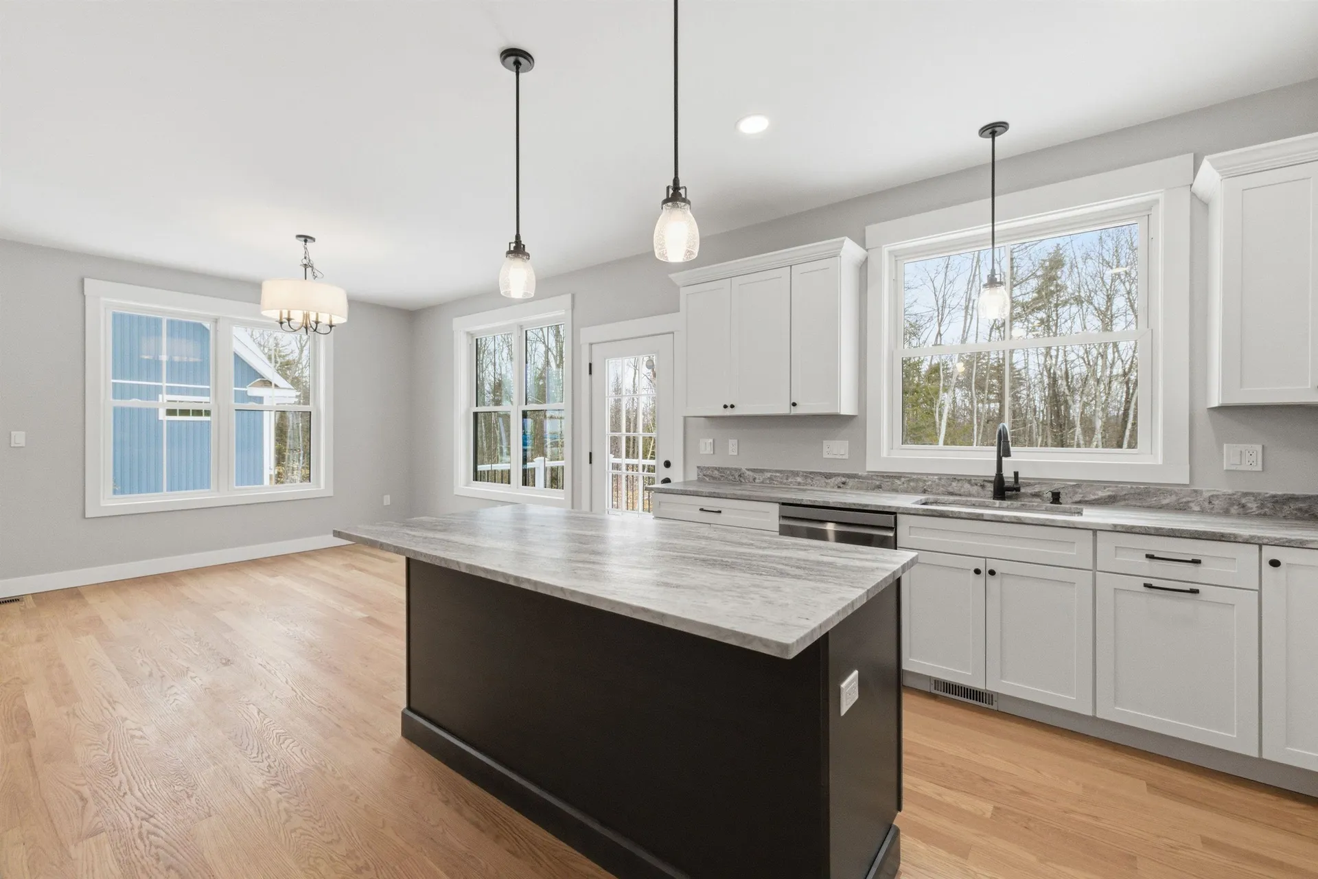 76 Lady Walsingham Way Laconia NH 03246