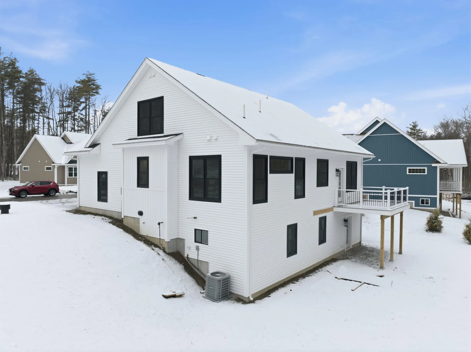 76 Lady Walsingham Way Laconia NH 03246