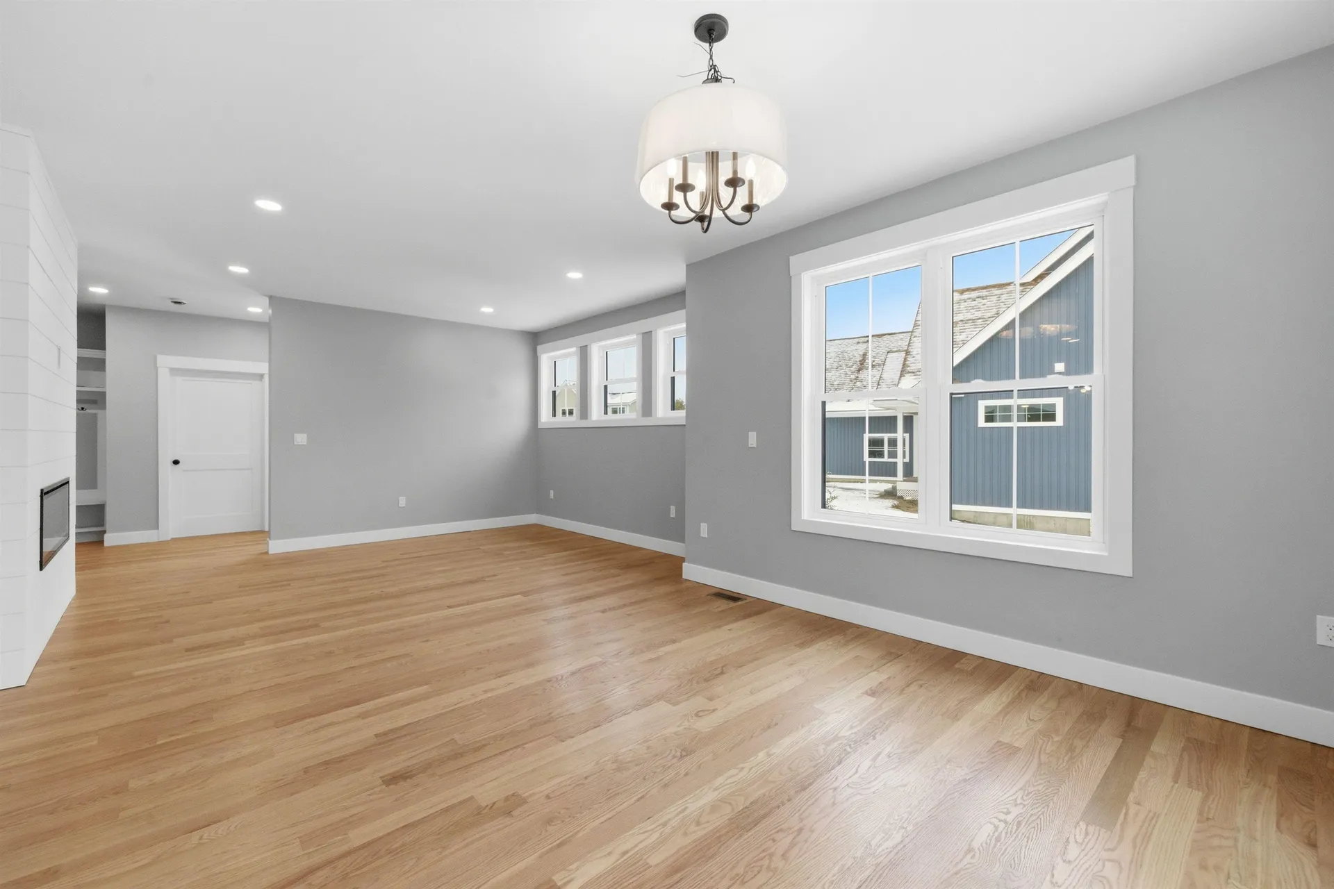 76 Lady Walsingham Way Laconia NH 03246