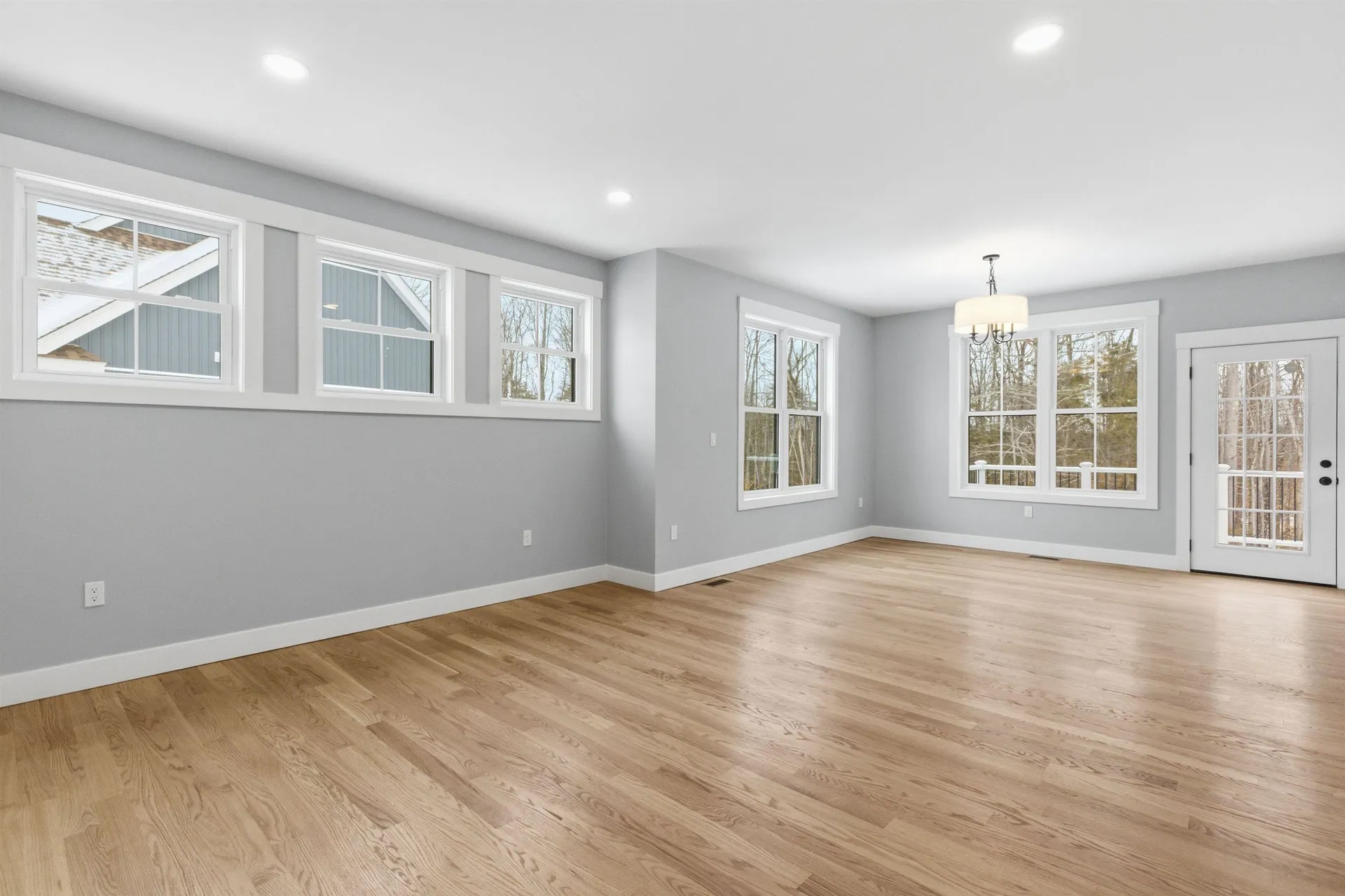 76 Lady Walsingham Way Laconia NH 03246