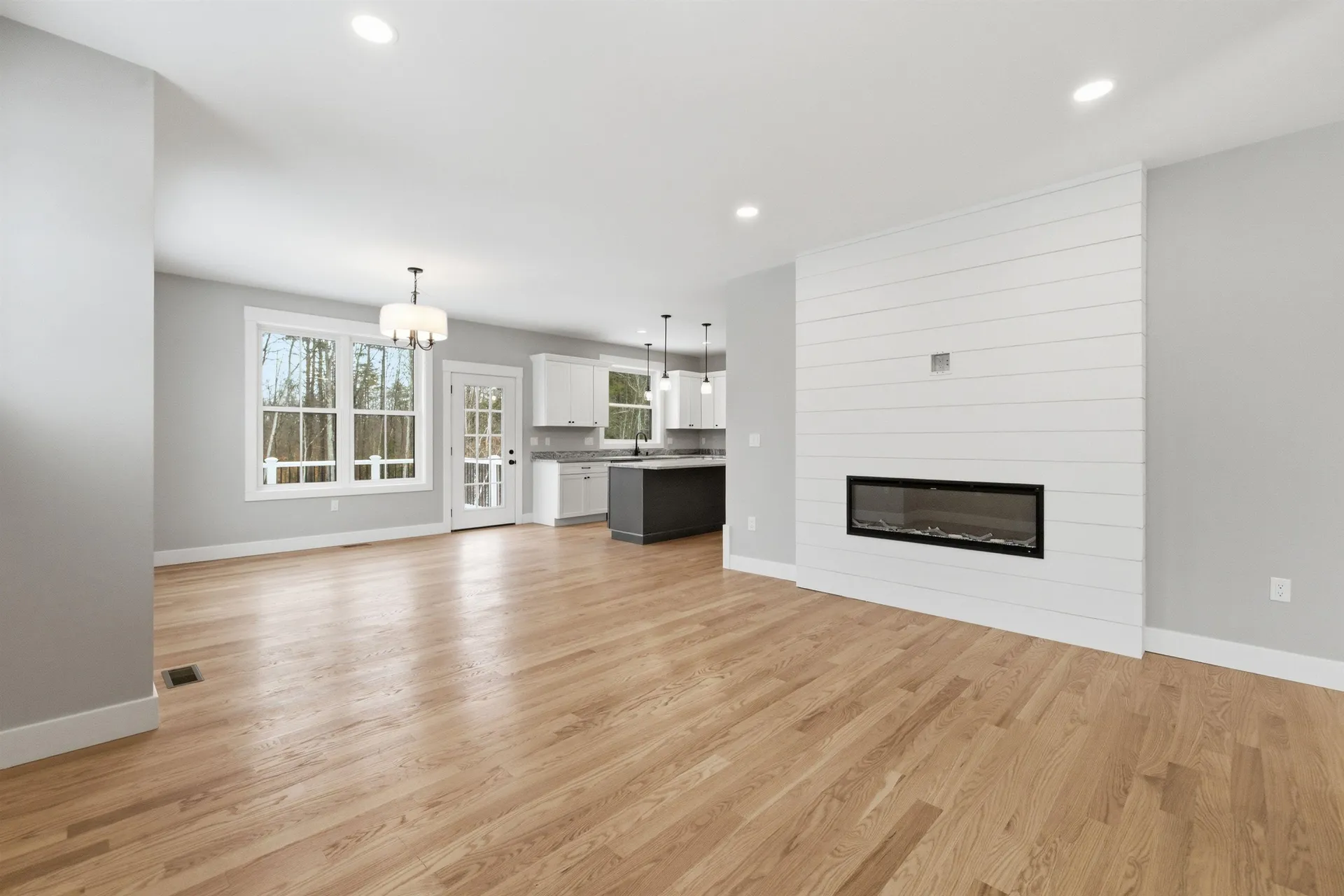 76 Lady Walsingham Way Laconia NH 03246