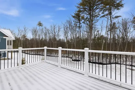 76 Lady Walsingham Way Laconia NH 03246